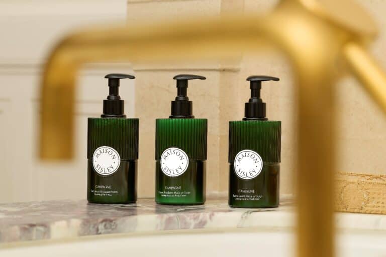 Gestos simples, fragrância intemporal